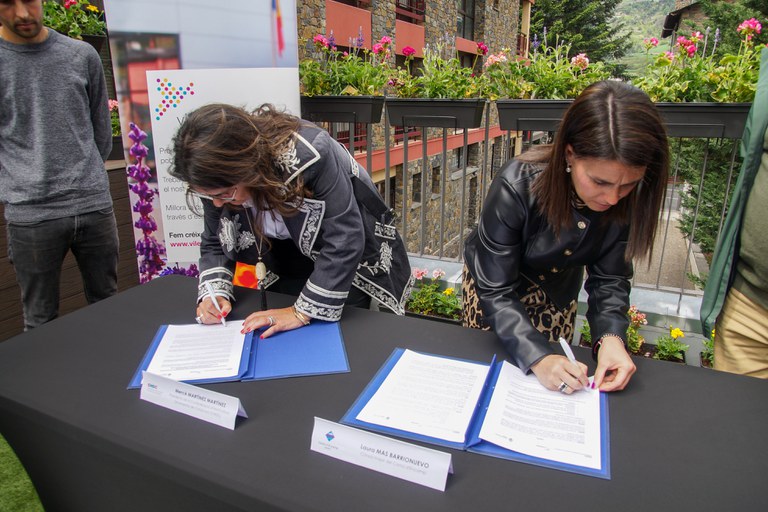 Signatura conveni gala 2023 Viles Florides a Encamp