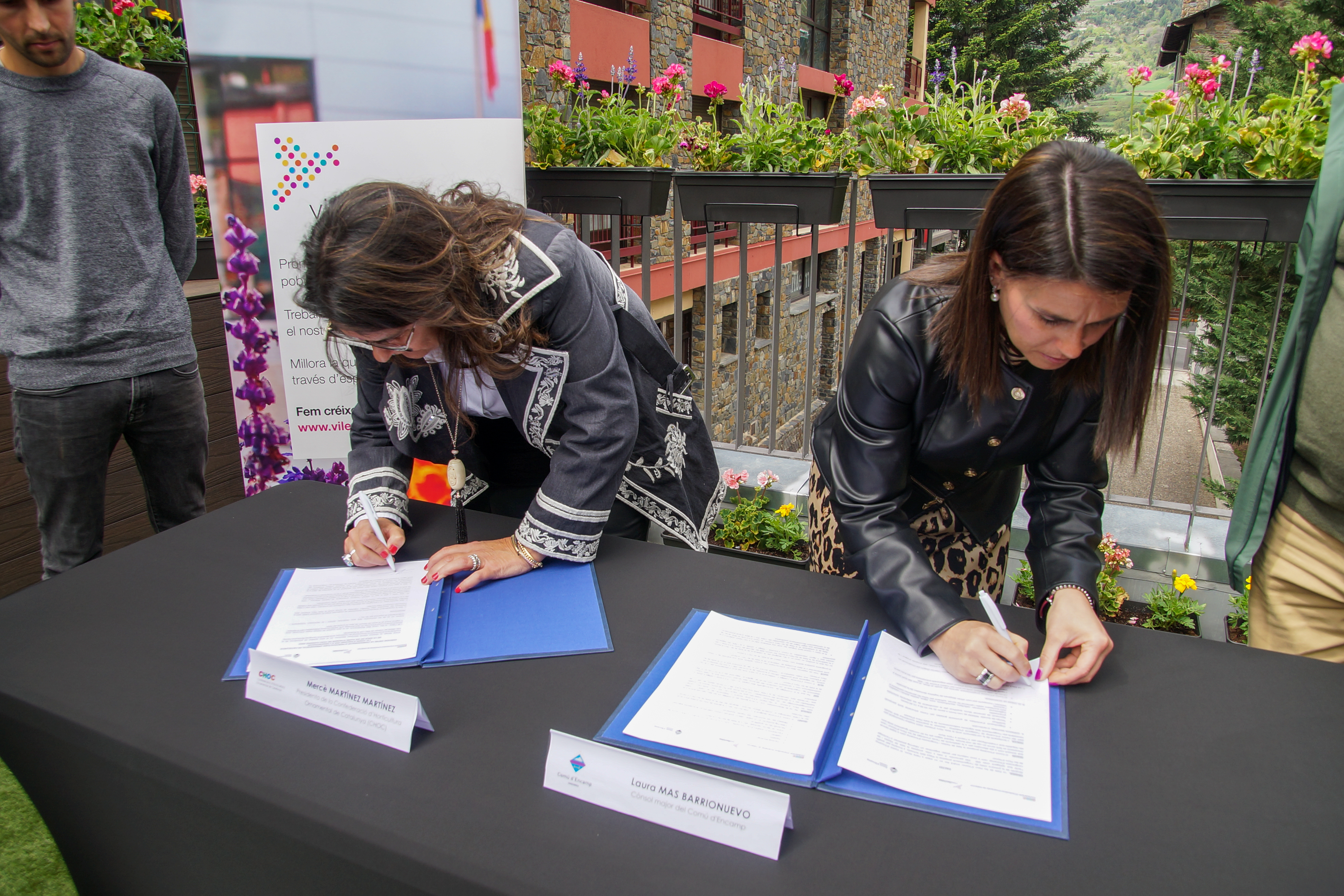 Signatura conveni gala 2023 Viles Florides a Encamp
