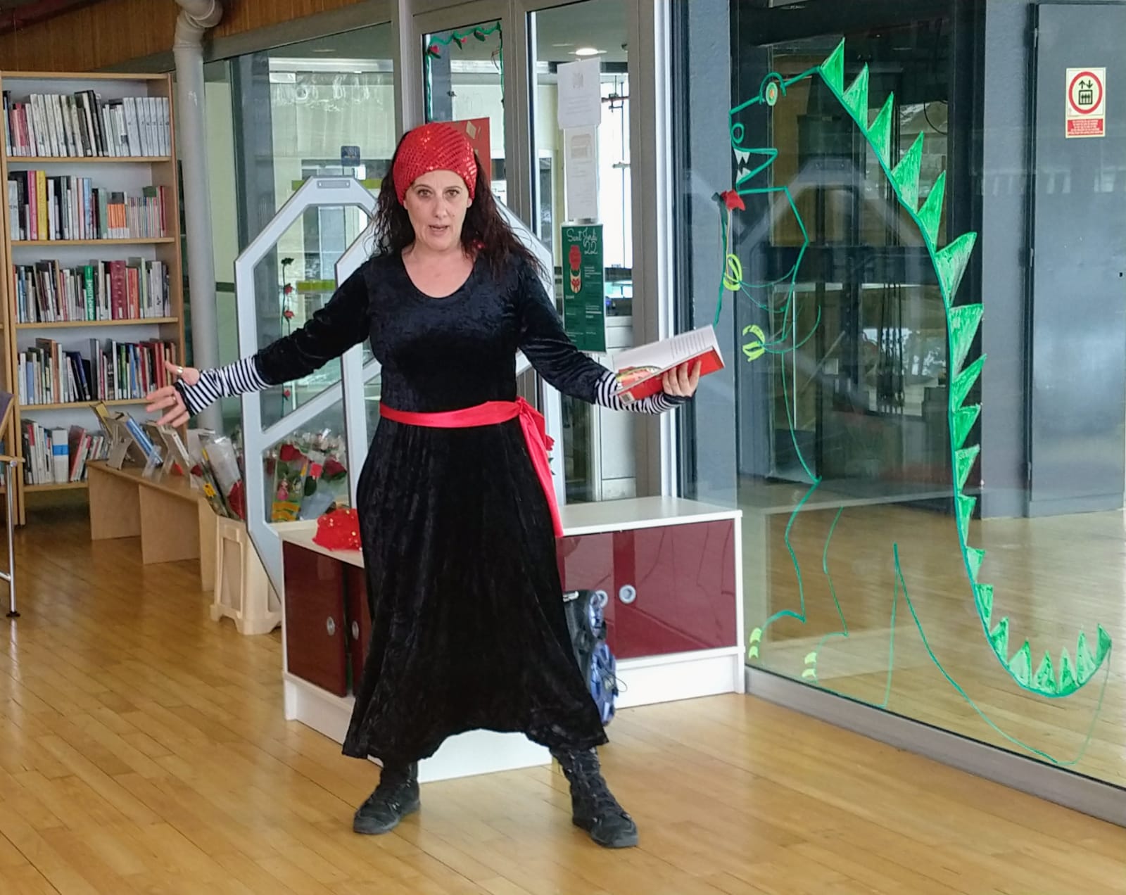 Contacontes de Sant Jordi a la Biblioteca del Pas de la Casa
