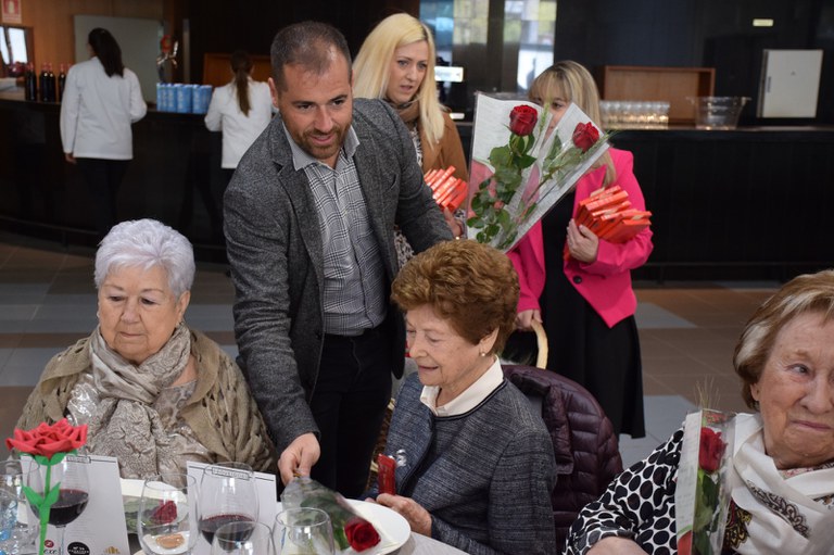 Dinar de Sant Jordi de la gent gran