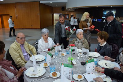 Dinar de Sant Jordi de la gent gran.