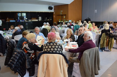 Dinar de Sant Jordi de la gent gran.