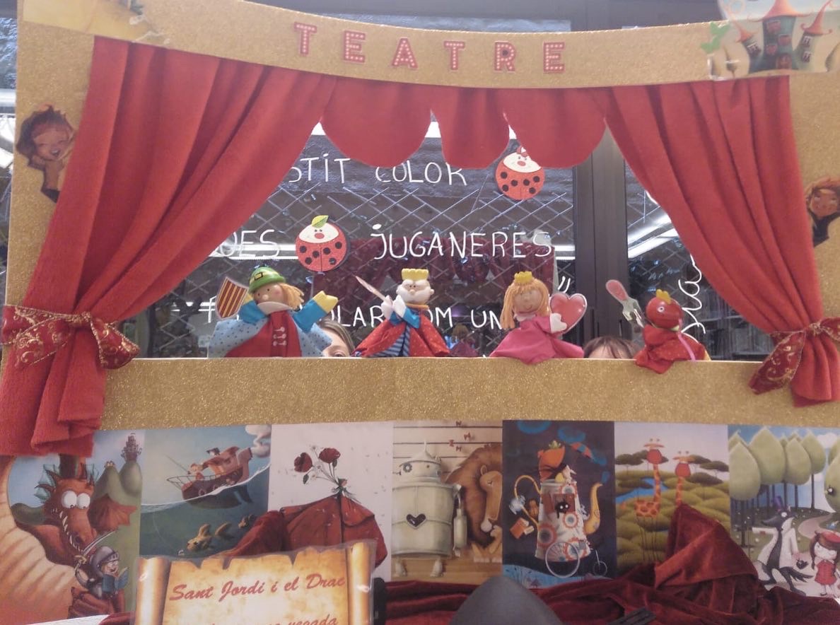 Representació de titelles de la llegenda de Sant Jordi a la Biblioteca d'Encamp