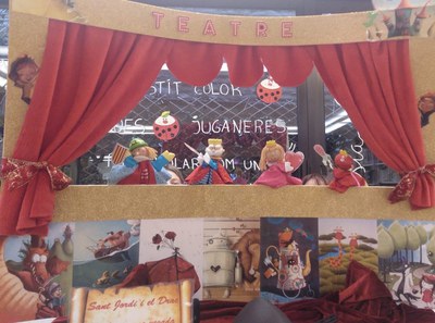 Representació de titelles de la llegenda de Sant Jordi a la Biblioteca d'Encamp.