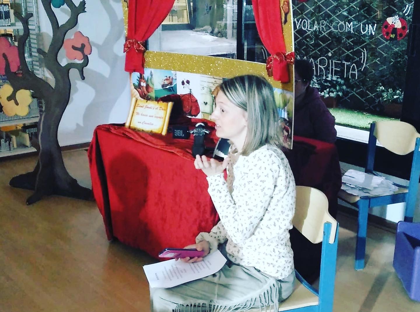 Representació de titelles de la llegenda de Sant Jordi a la Biblioteca d'Encamp