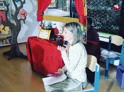 Representació de titelles de la llegenda de Sant Jordi a la Biblioteca d'Encamp.