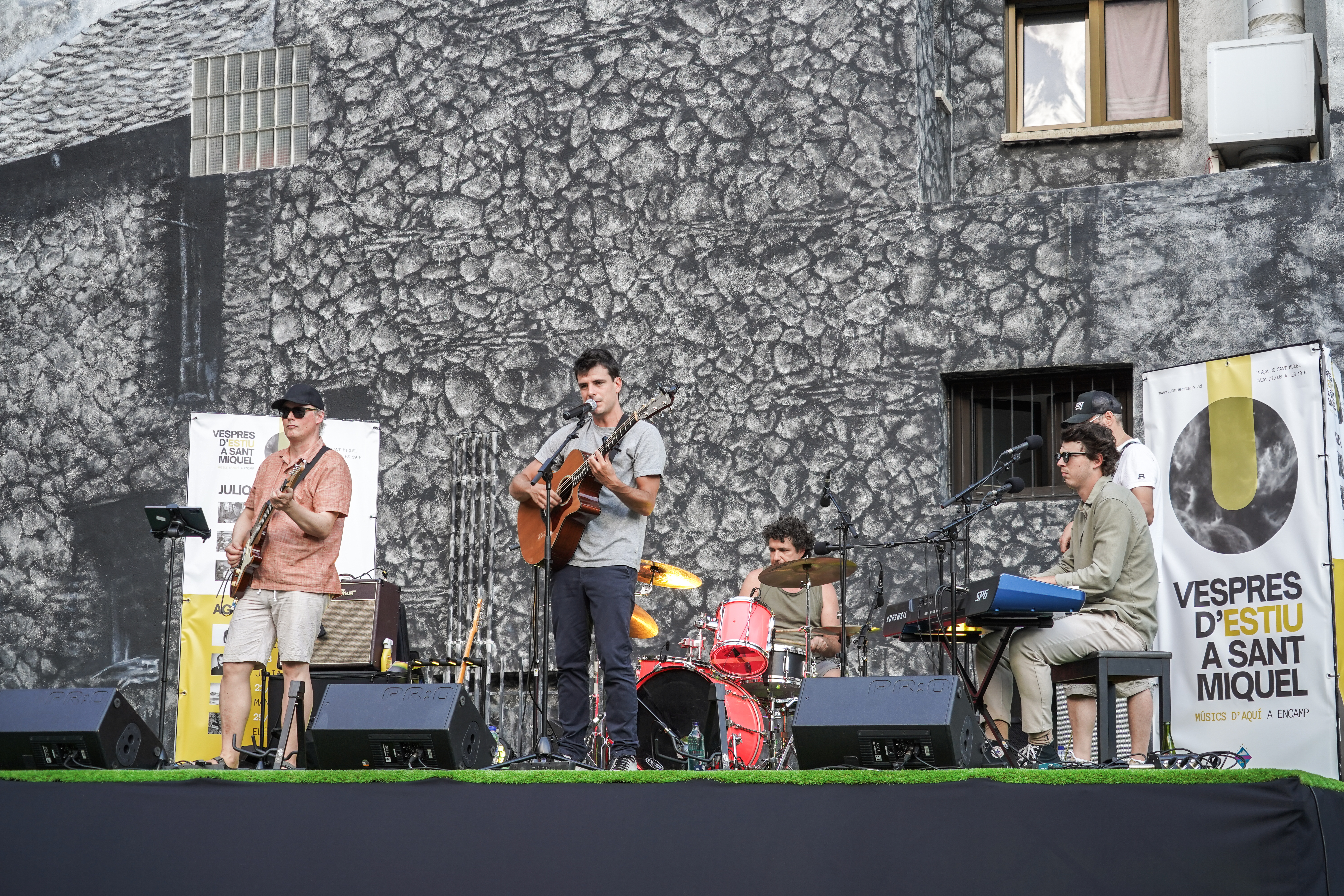  Vespres d'estiu a Sant Miquel - Ladis B @ComuEncamp