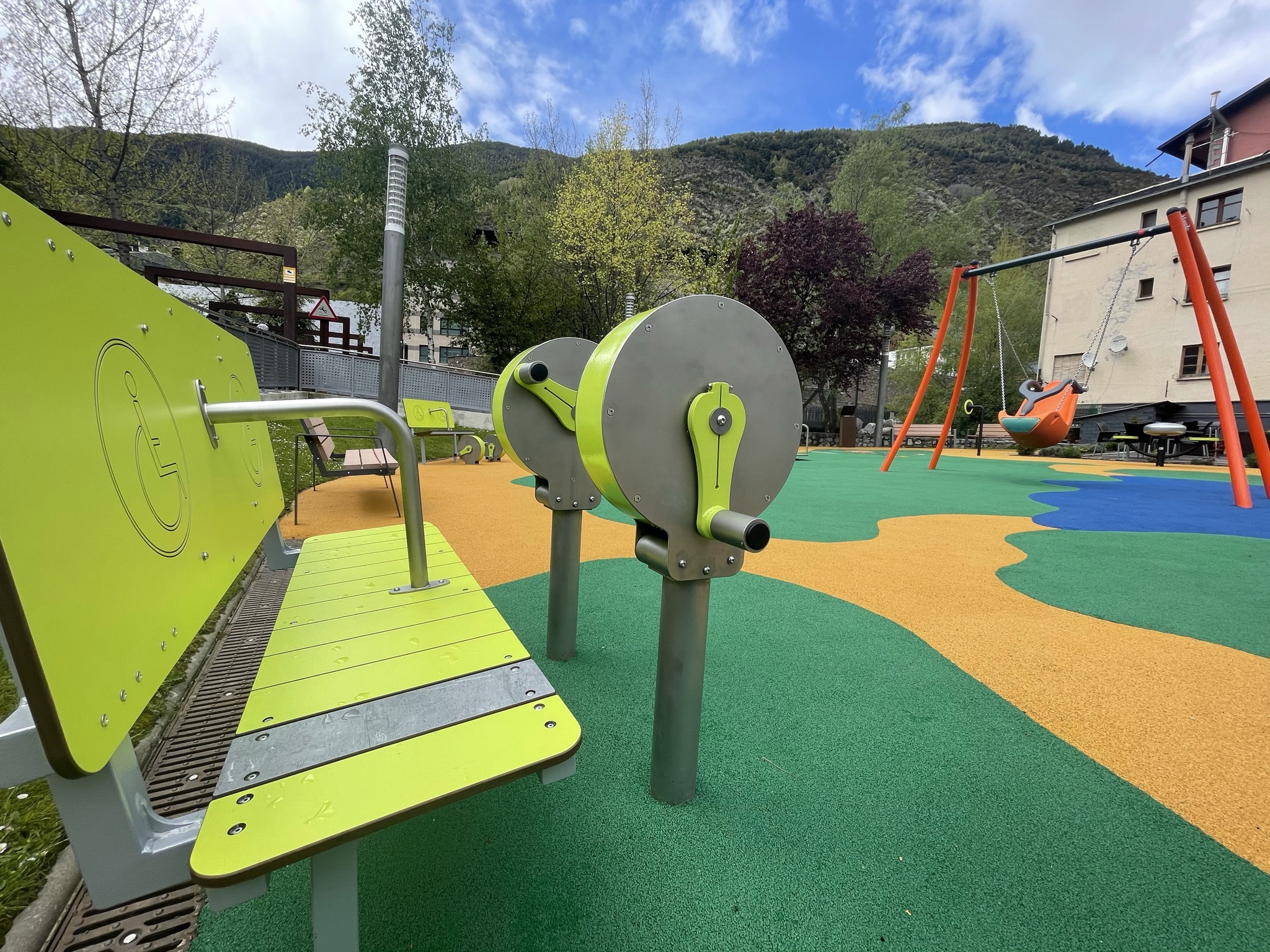 Parc de Sant Miquel d'Encamp. Zona jocs inclusius i intergeneracionals