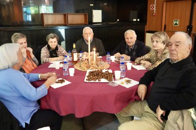 Castanyada per a la gent gran a Encamp.