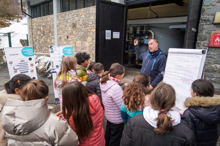 Visita escolars a l'ETAP de les Pardines.