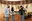 La cònsol major fa entrega de la samarreta logotipada 