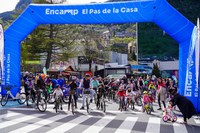 Encamp s’omple amb més de 200 petits ciclistes en la jornada inaugural de l’‘Aprèn a rodar’