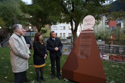 La nova placa que commemorarà la trobada d'agermanament.