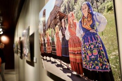 Inauguració de l'exposició 'Integrats' a casa comuna d'Encamp.