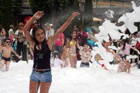 FOTONOTÍCIA - Encamp es refresca a la festa de l'escuma