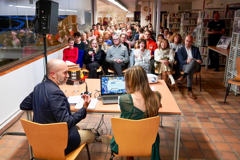 Presentació del treball 'L'Evolució del Carnaval' a la biblioteca comunal