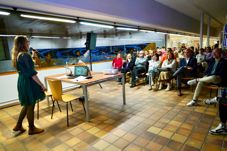 Presentació del treball 'L'Evolució del Carnaval' a la biblioteca comunal