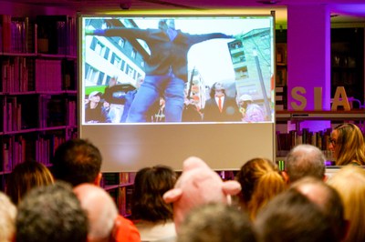 Presentació del treball 'L'Evolució del Carnaval' a la biblioteca comunal.