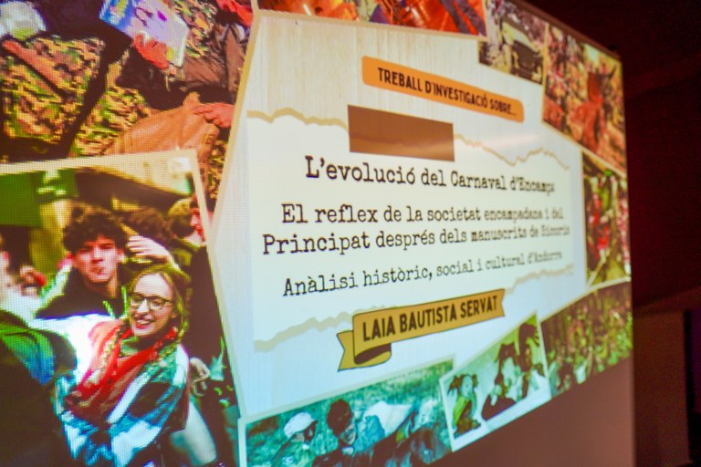 Presentació del treball 'L'Evolució del Carnaval' a la biblioteca comunal