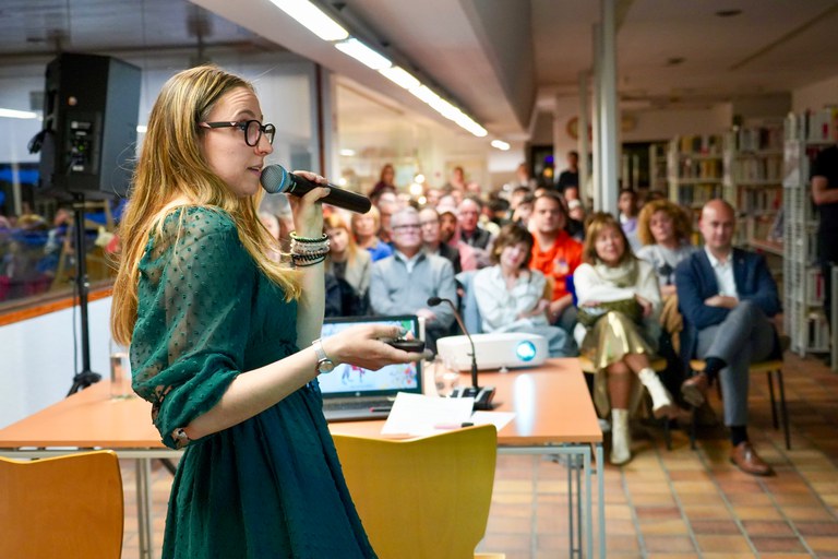 Presentació del treball 'L'Evolució del Carnaval' a la biblioteca comunal