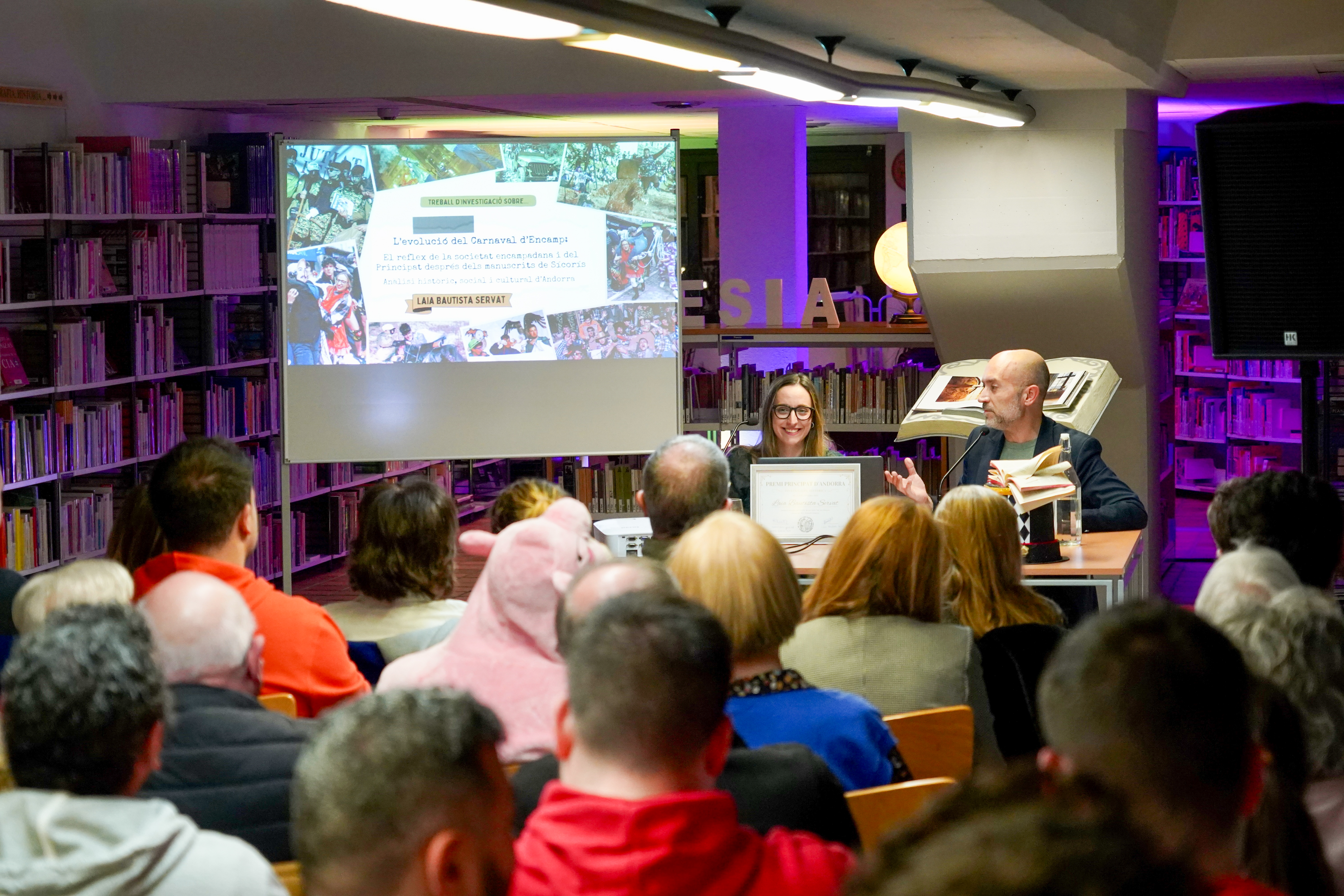 Presentació del treball 'L'Evolució del Carnaval' a la biblioteca comunal
