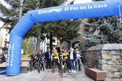 Homenatge al ciclista Sepp Kuss per part del comú d'Encamp.