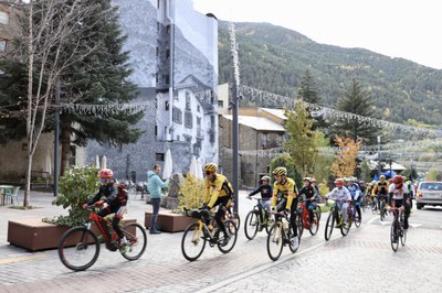 Homenatge al ciclista Sepp Kuss per part del comú d'Encamp.