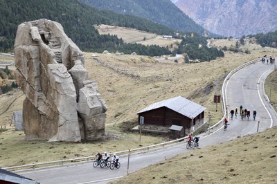 Homenatge al ciclista Sepp Kuss per part del comú d'Encamp.
