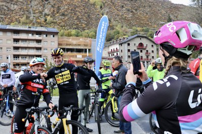 Homenatge al ciclista Sepp Kuss per part del comú d'Encamp.