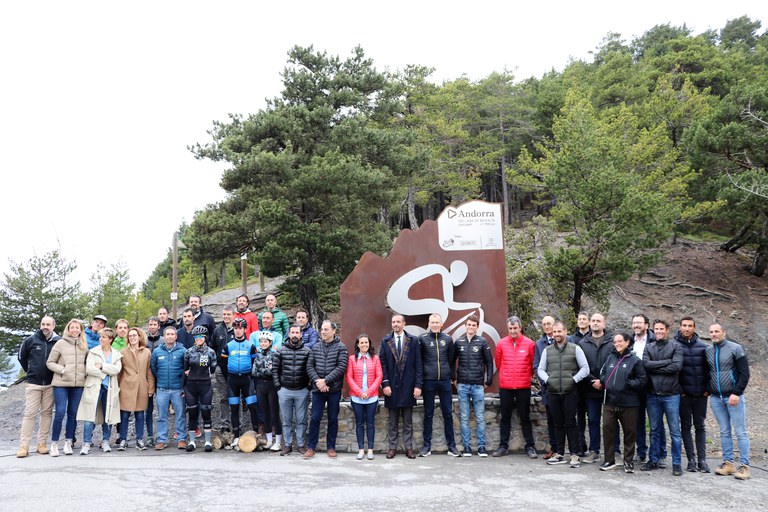 Inauguració escultura del ciclisme a la collada de Beixalís, Encamp.
