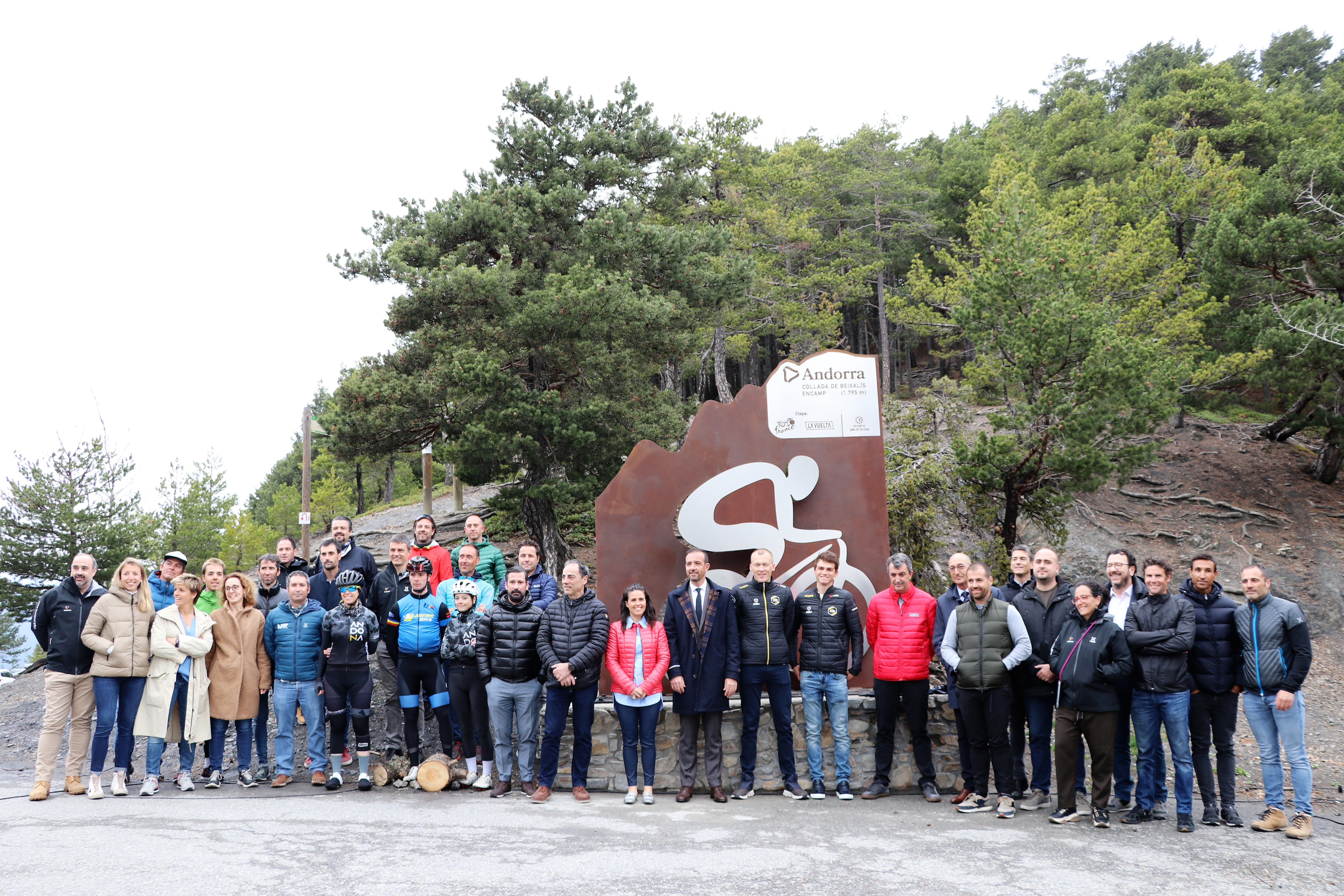 Inauguració escultura del ciclisme a la collada de Beixalís, Encamp.