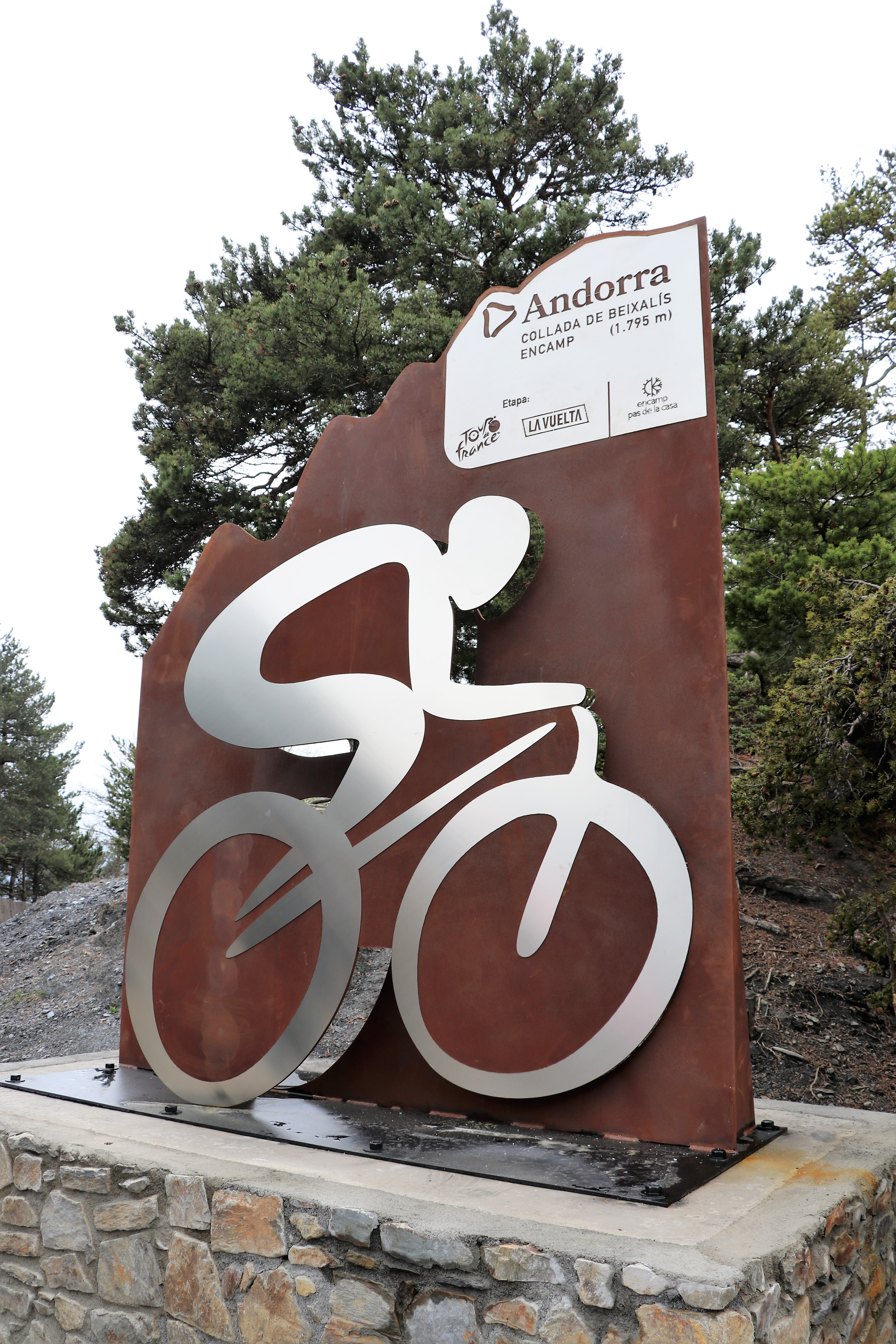 Inauguració escultura del ciclisme a la collada de Beixalís, Encamp.