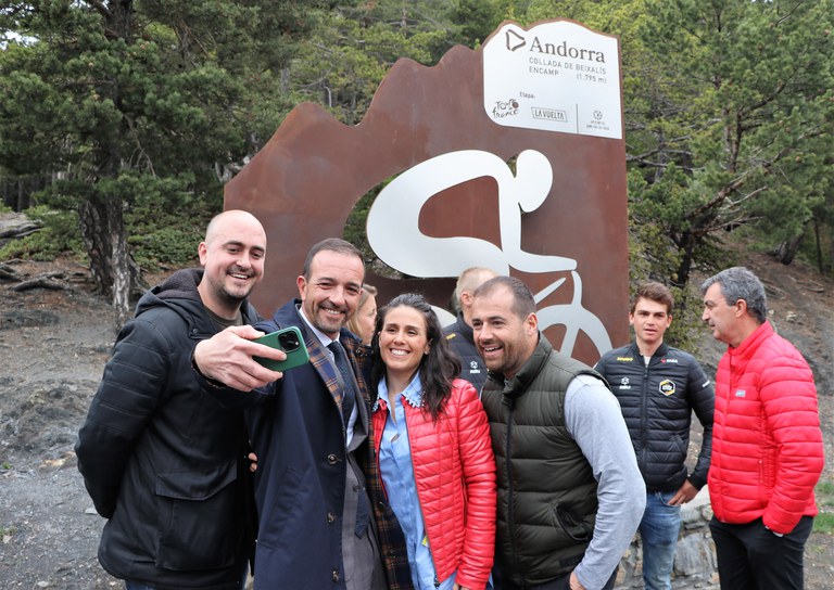 Inauguració escultura del ciclisme a la collada de Beixalís, Encamp.