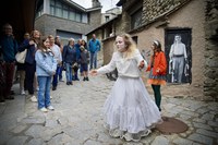 Les noves visites teatralitzades dels dissabtes a la Mosquera arrenquen sorprenen els visitants per la interpretació dels personatges