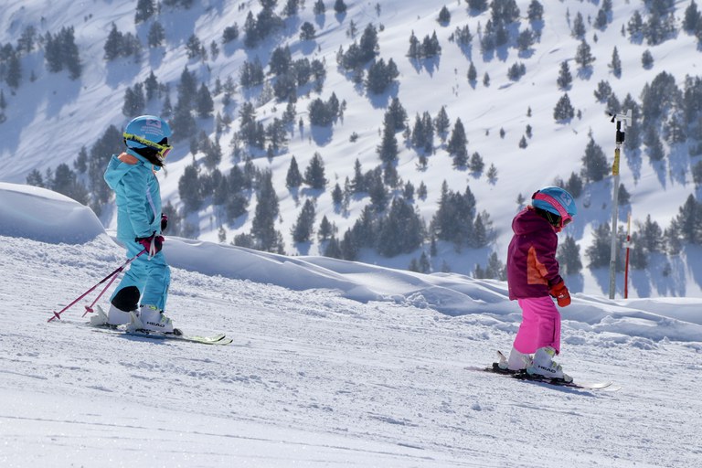 Cloenda escola de neu Comú d'Encamp