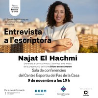 L’escriptora Najat El Hachmi a la biblioteca del Pas de la Casa entrevistada amb públic per presentar la seva darrera novel·la 