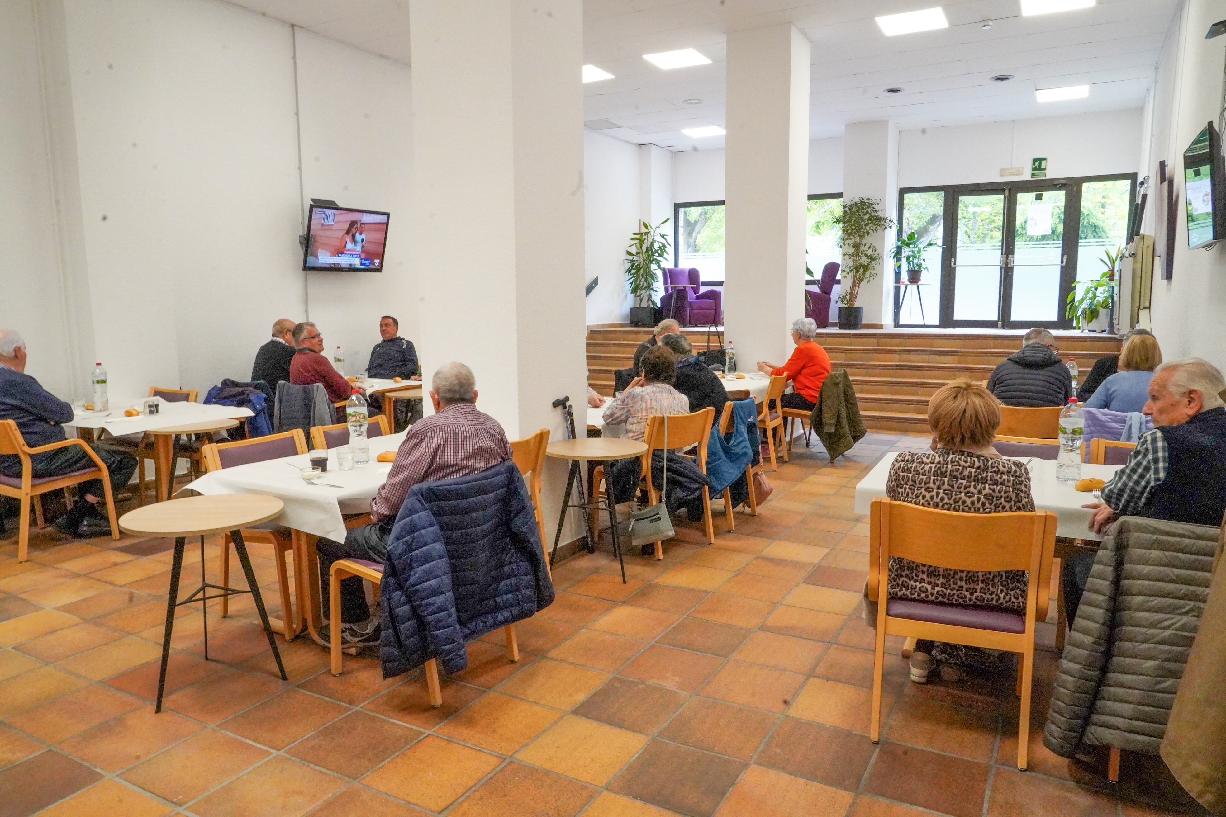 20250515 visita nou espai menjador i oci gent gran Encamp @ComuEncamp (16).jpg