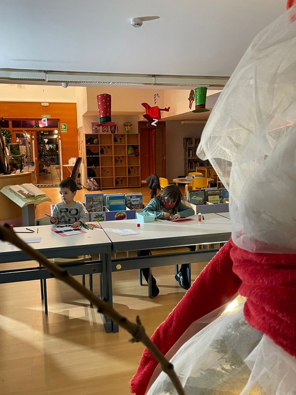 Taller infantil 'M'agrada el Nadal' celebrat a la Biblioteca d'Encamp