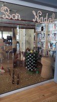 La biblioteca del Pas de la Casa, nominada a un dels premis del concurs d'aparadors de Nadal 2019 de la Cambra de Comerç