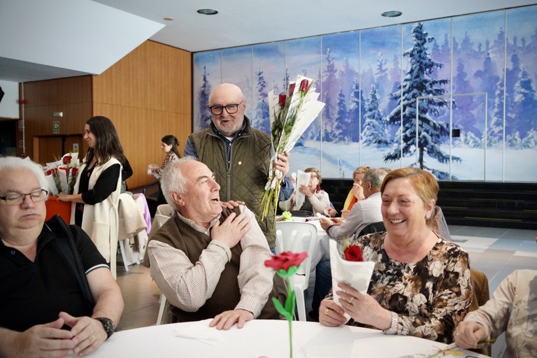 20250423 Sant Jordi gent gran Encamp @ComuEncamp (36).jpg