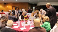 La gent gran d'Encamp celebra la diada de Sant Jordi