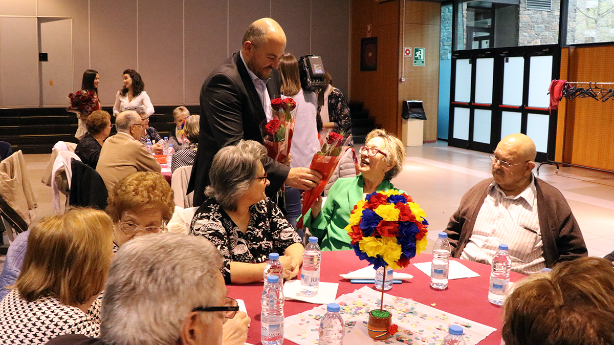 Festa Sant Jordi gent gran 2018-005.jpg