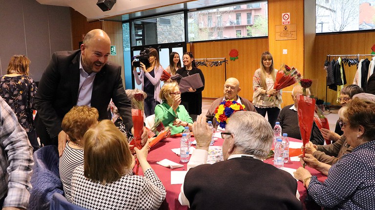 Festa Sant Jordi gent gran 2018-006.jpg