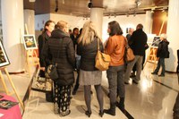 La mostra ‘Eclèctic’ omple la sala d'exposicions del Comú