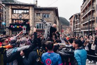 La penjada dona el tret de sortida al Carnaval d’Encamp amb el cònsol menor, Xavier Fernàndez, com a rei Carnestoltes