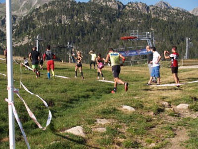 La Reebok Spartan Race omple Grau Roig .