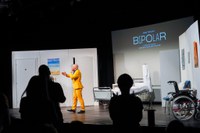 La Sala de Festes d’Encamp viu una nit inoblidable amb l’obra ‘Bipolar’ de Jordi Troguet