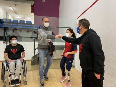 Visita del conseller a la selecció de Xile d'esquí paralímpic durant la seva estada a Encamp.