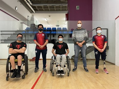 Visita del conseller a la selecció de Xile d'esquí paralímpic durant la seva estada a Encamp.