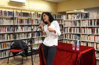 Laura Casanovas presenta un llibre que relata la violència masclista que pateixen les joves adolescents